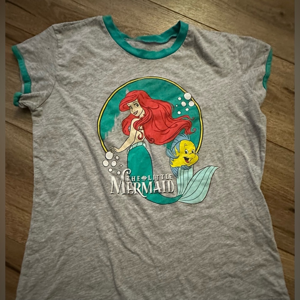 Women’s Ariel & flounder grey tshirt Little Mermaid size large